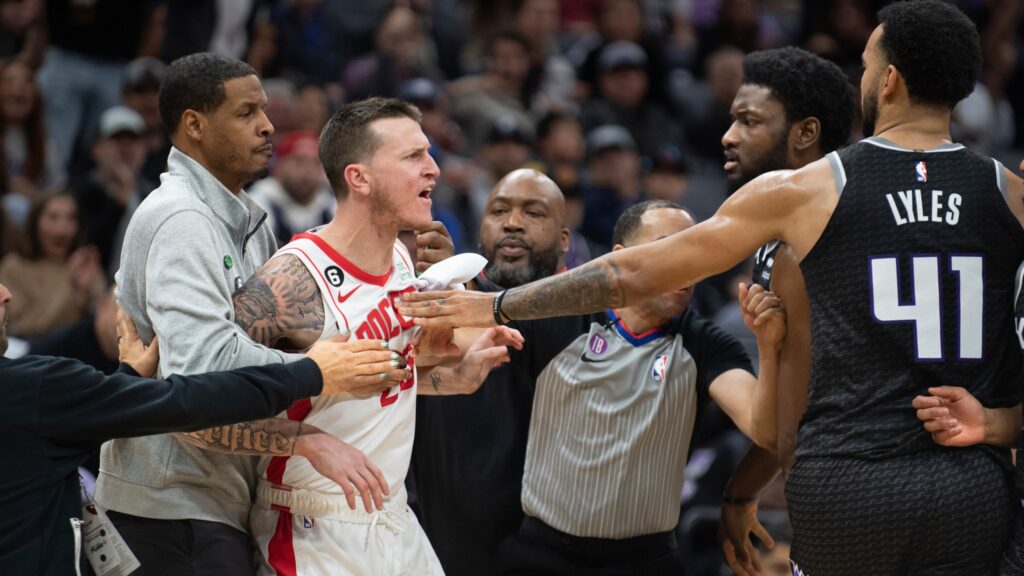 Kings及Rockets早前在比賽上發生衝突，NBA追罰渉事的五位球員。（圖片：網絡圖片）