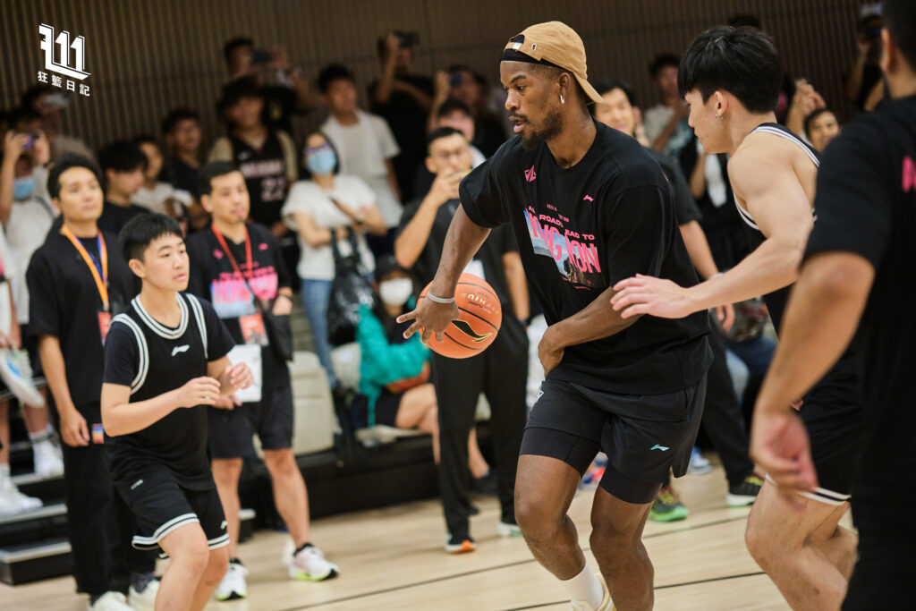 Jimmy Butler親自落場，與香港球員一同打籃球及傳授籃球技巧。