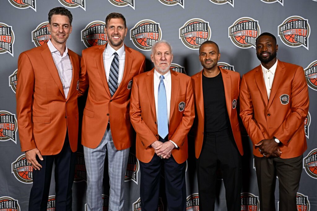 今屆籃球名人堂星光熠熠，（左起）Pau Gasol、Dirk Nowitzki、Gregg Popovich、Tony Parker及Dwyane Wade都入選。