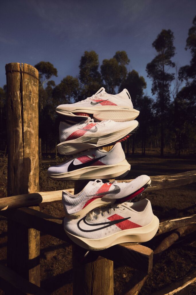 EK Umoja Collection系列產品，包含五款跑鞋，分別是Nike Alphafly 2、Nike Vaporfly 3、Nike Zoom Fly 5、Nike Pegasus 40、Nike Victory田徑釘鞋。